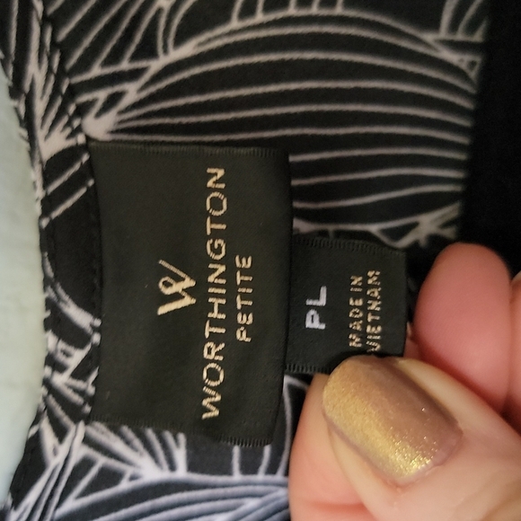 Worthington Office Petite large floral chiffon top - Picture 2 of 9